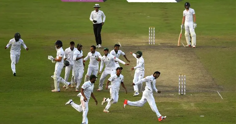 বাংলাদেশ বনাম ইংল্যান্ডের এক টেস্ট ম্যাচের ছবি
